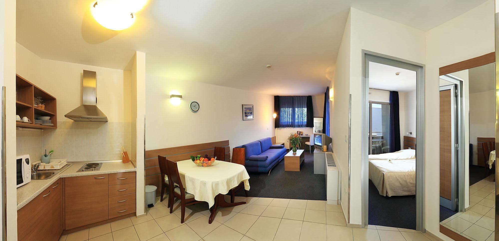 Apartmani Marija Postira Luaran gambar